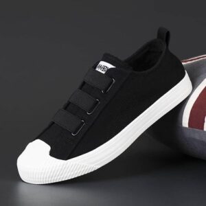 paire de tennis noire blanc