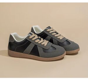 paire de tennis noire gris
